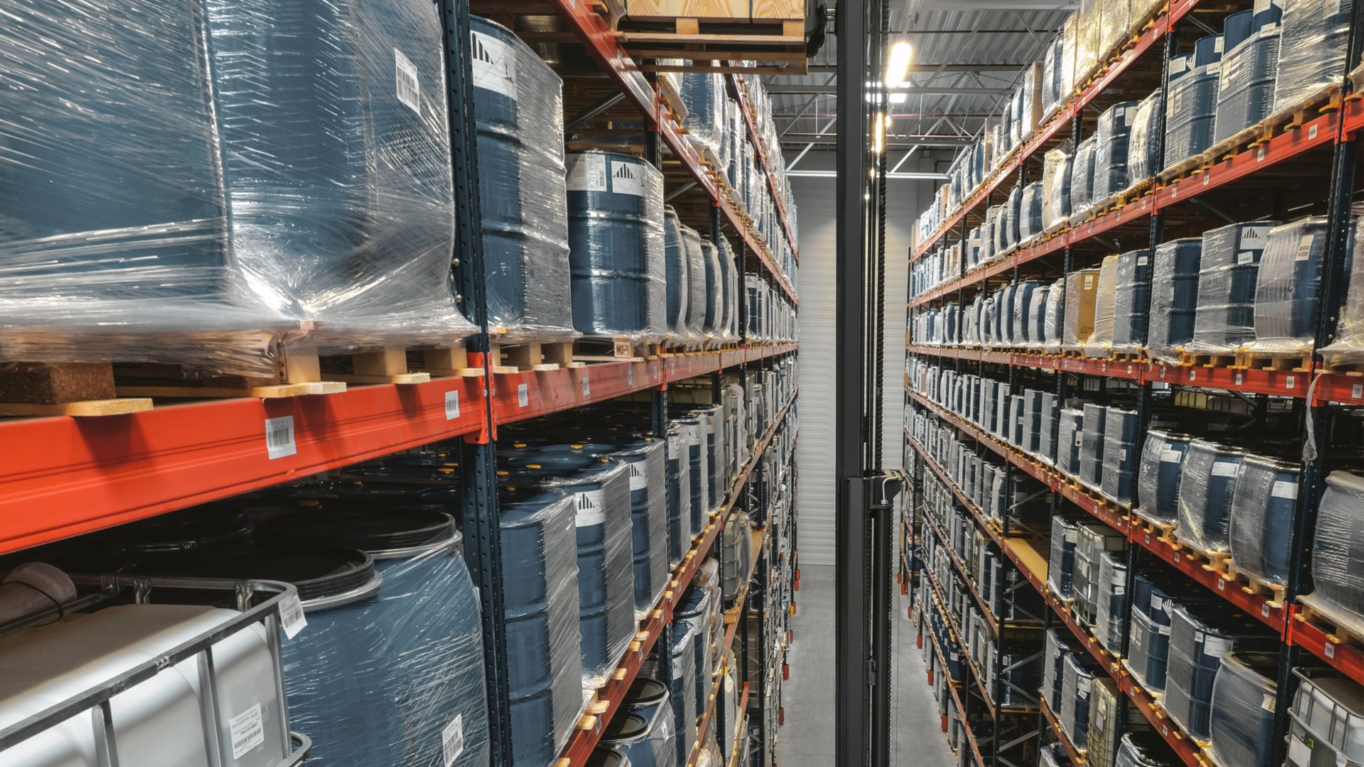 САМОХОДНЫЕ ШТАБЕЛЕРЫ (new) - картинка reach_truck-loading-retail-4242_823_16x9w19201.jpg