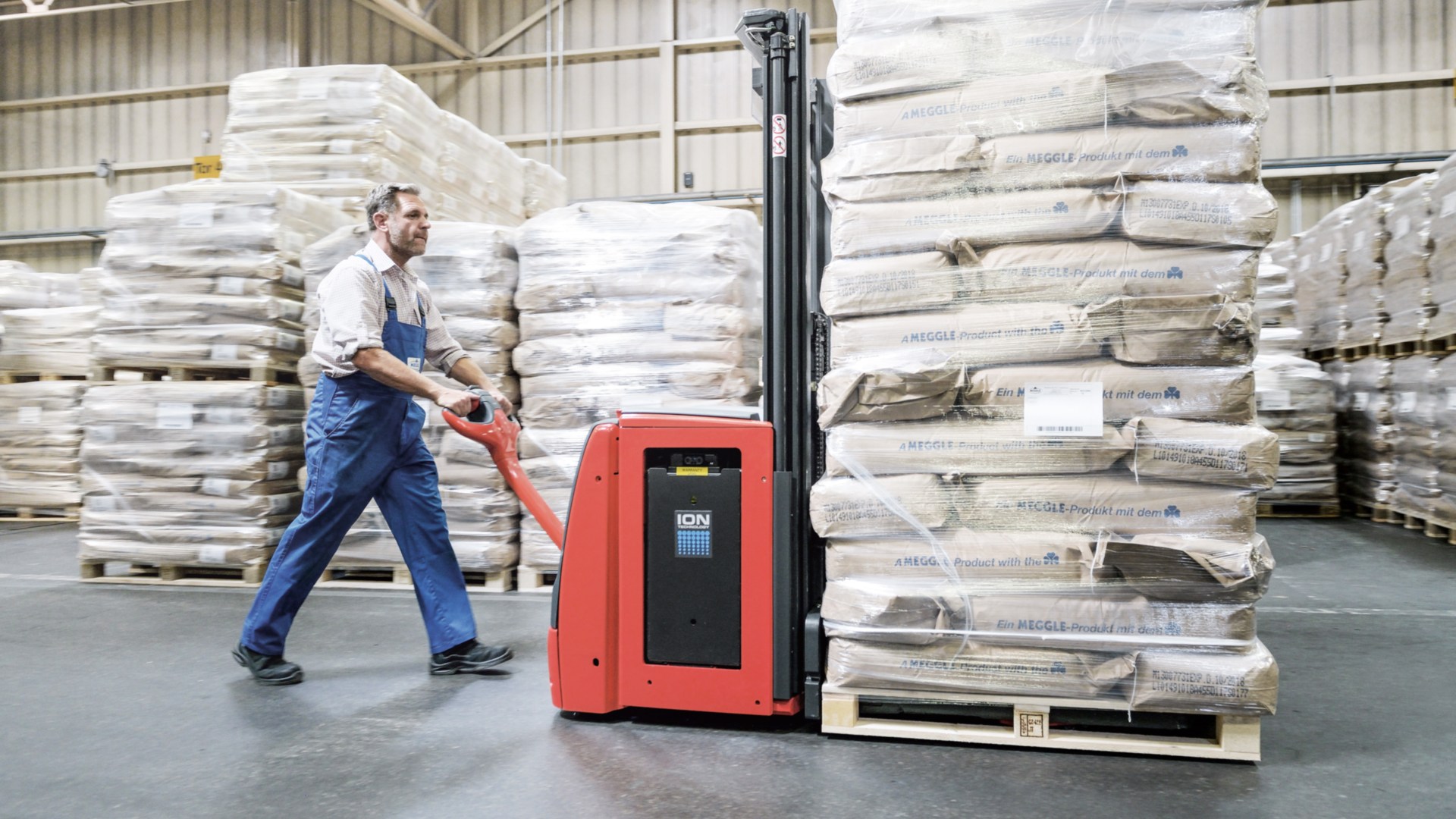 ШТАБЕЛЕР РУЧНОЙ (new) - картинка 14_pallet_stacker_L16_moving_lithium_ion-4421_5115_CX_16x9w1920.jpg
