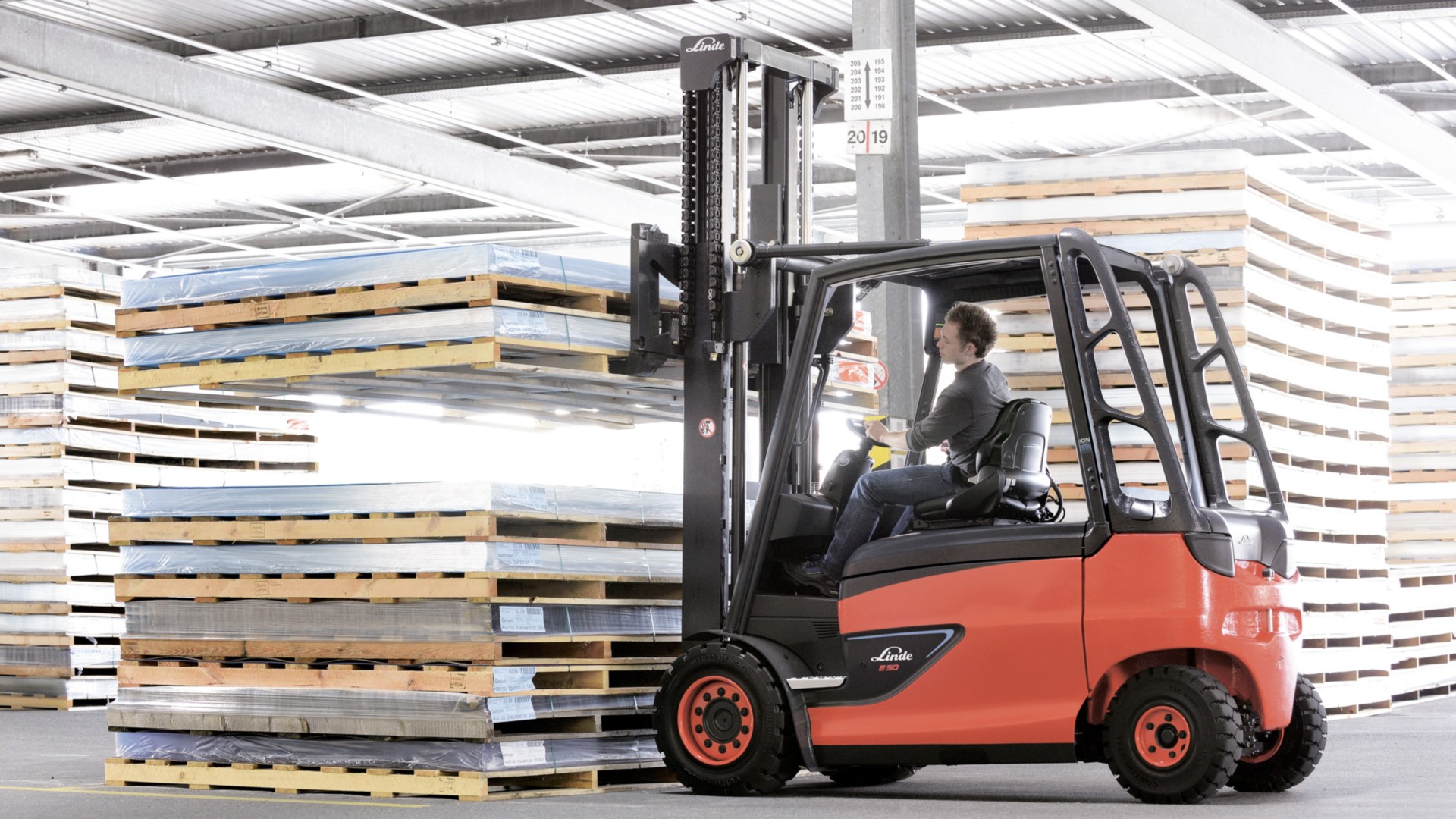 ПОГРУЗЧИКИ ДЛЯ СКЛАДА (NEW) - картинка 7_e_truck_E50_EVO_moving_lithium_ion-4403_283_BX_Li_16x9w1920.jpg