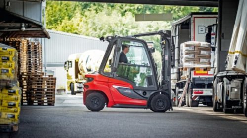 Спецтехника: вилочные погрузчики для склада (new) - картинка ic_truck-h20_h35-1202-loading-034-16_9_16x9w640-500x281.jpg