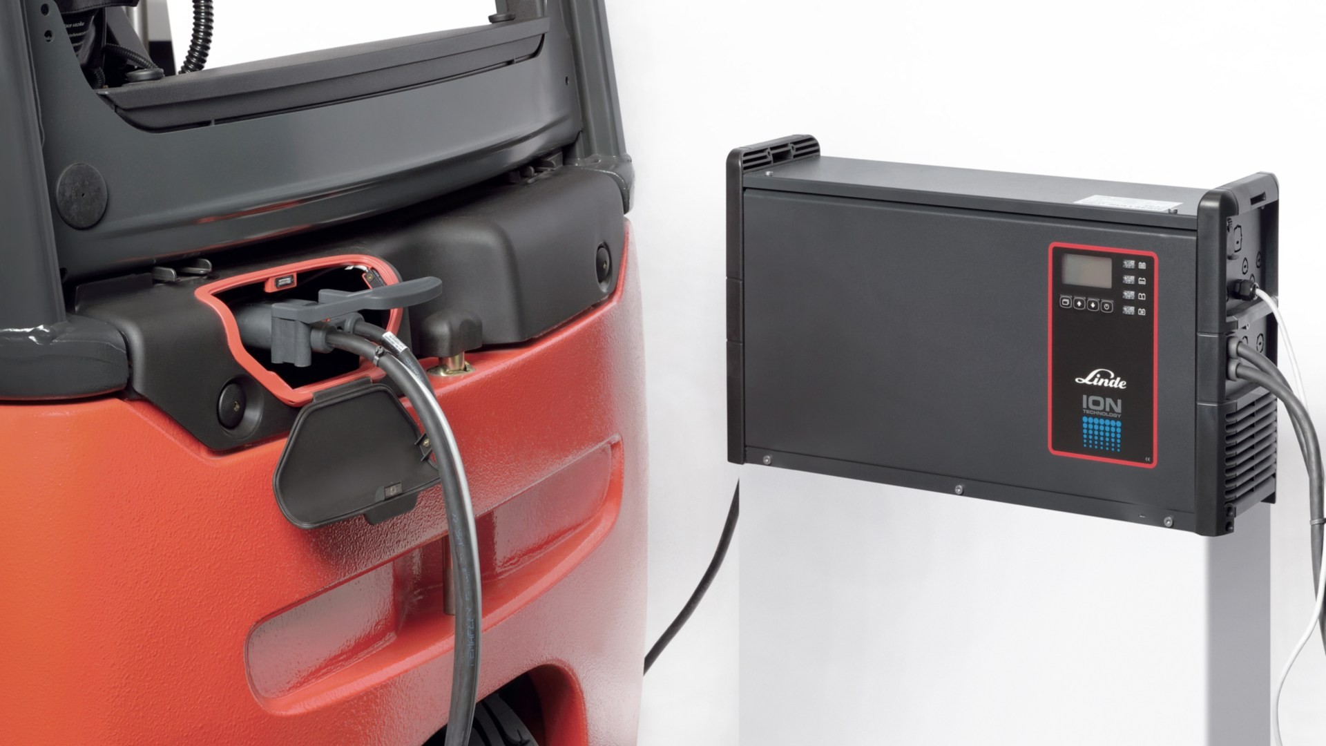 Литий-ионная технология - картинка e_truck_e16_evo_lithium_ion_charging-4337_4641_bx_16x9w1920.jpg