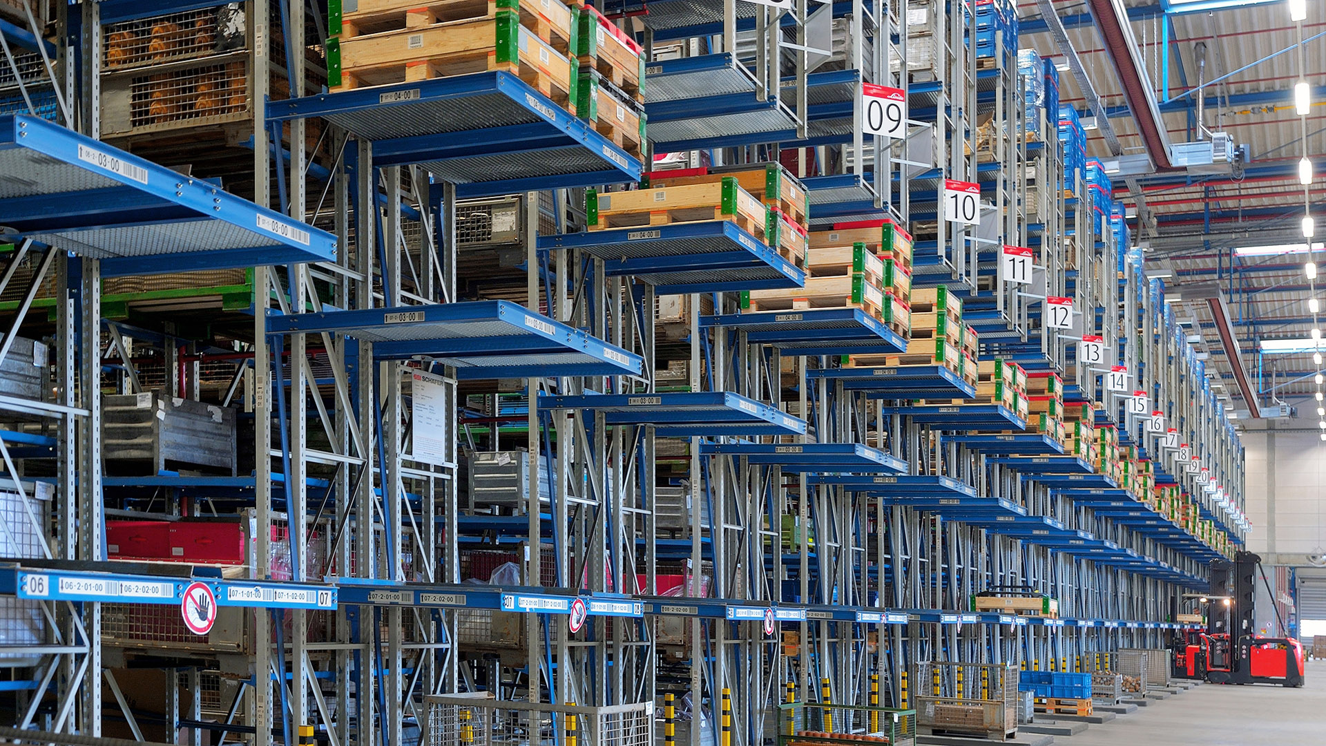 Готовое решение для склада: техника и стеллажи - картинка 1920_1080_20_3_11.jpg