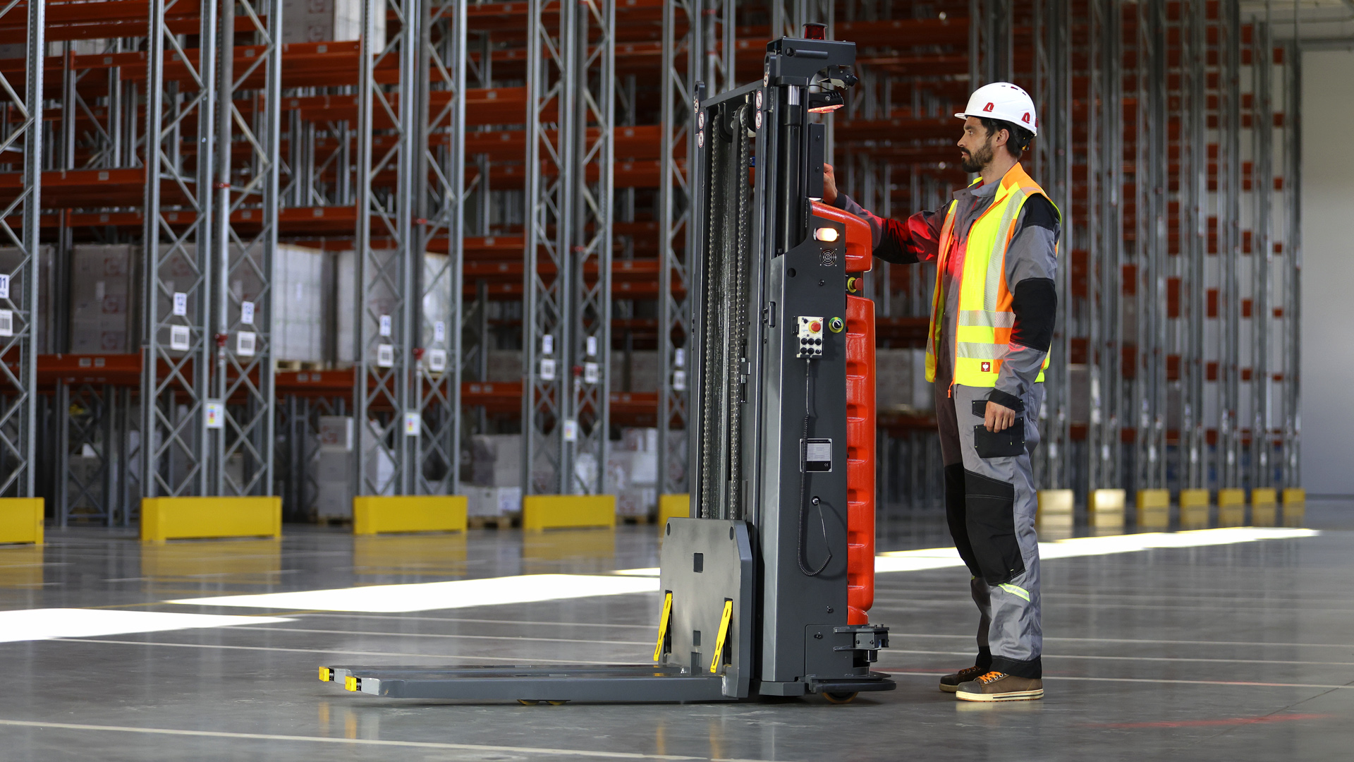 РОБОТЫ ДЛЯ СКЛАДА - картинка 1920_1080_rob_3.jpg